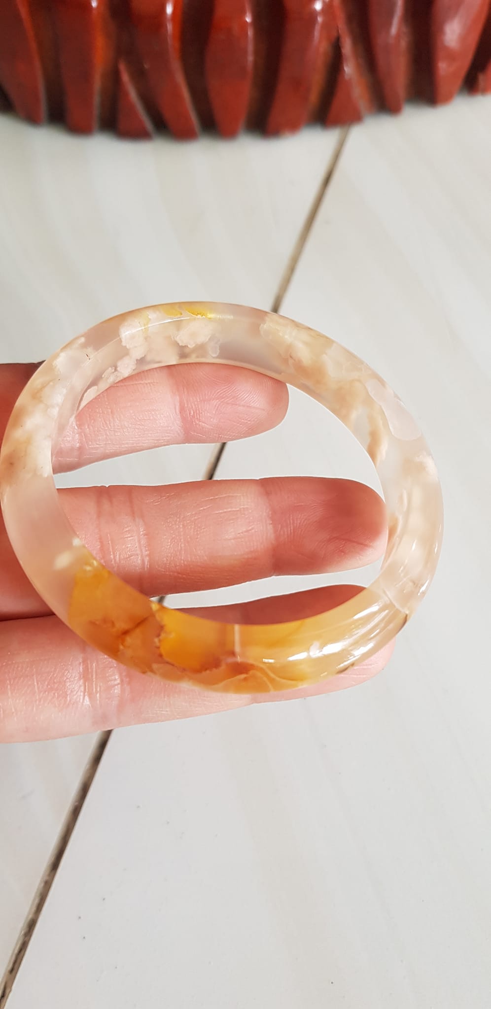 Vòng tay Nữ Bản Hẹ Mới Đá Mã Não Bông Vàng trắng rau câu đều bóng vòng quá đẹp luôn Vòng Ni 51mm x Cao 11mm x dầy 7mm Nữ mệnh Kim mệnh Thổ Nữ Cân nặng 49kg - 52kg đeo xinh tay đẹp lắm ạ