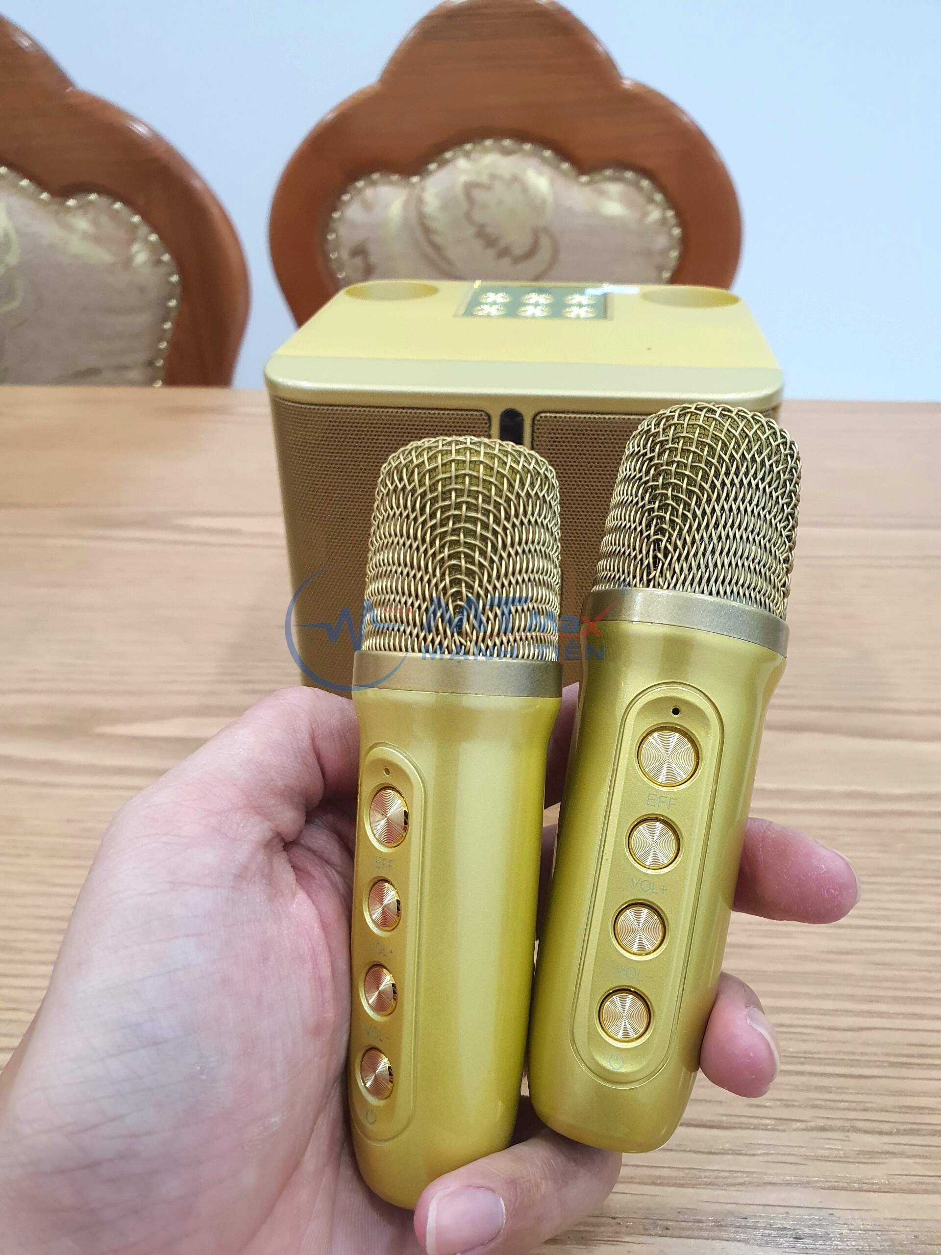 Loa blueooth karaoke mini kèm 2 micro YS232 phiên bản mới có đèn led nhấp nháy thiết kế nhỏ gọn dễ dàng mang đi kết nối AUX, USB, thẻ TF