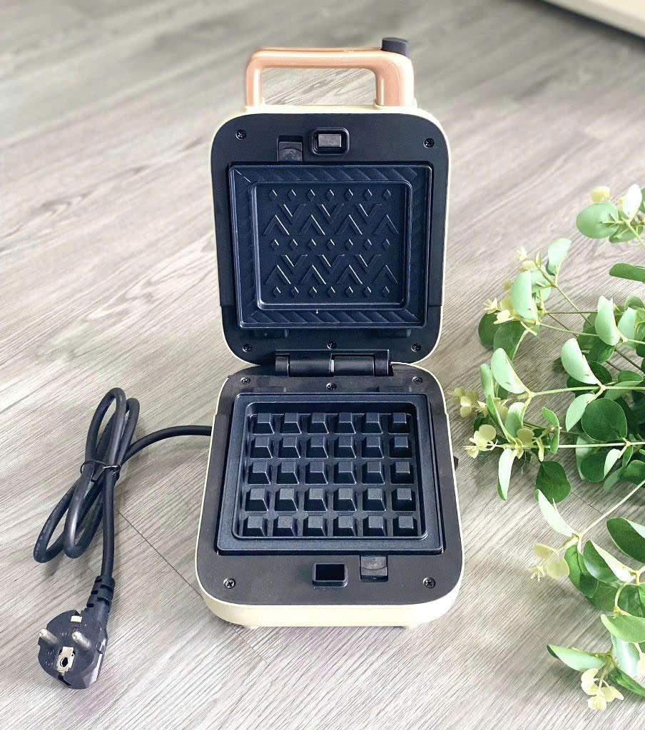 [Hàng chính hãng] Máy nướng bánh Bear DBC- C06M1 - Công suất 600W nướng bánh sanwich, waffle, hotdog, bánh quế mini