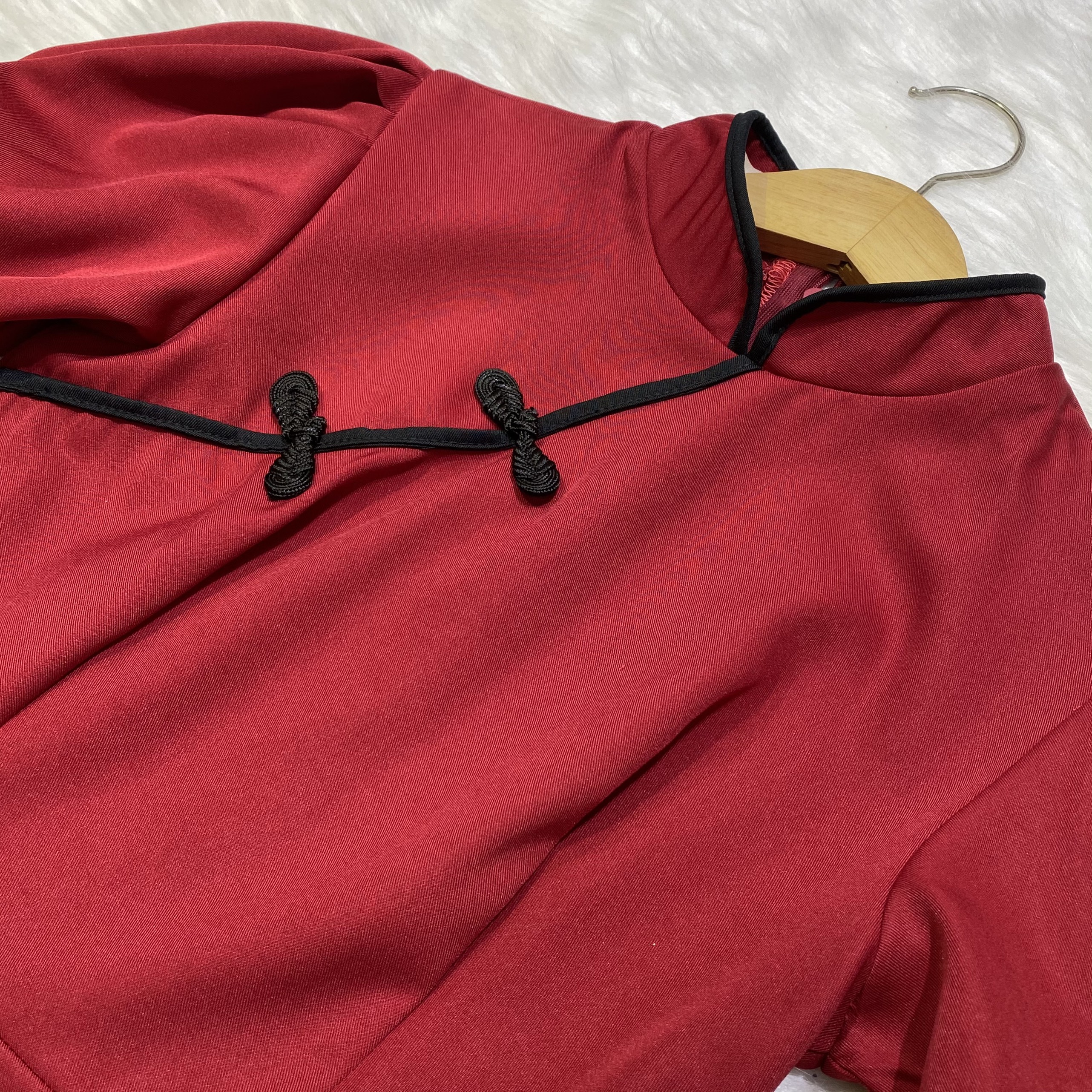 Đầm đỏ dáng xòe kiểu sườn xám hiện đại thiết kế ZOMI 