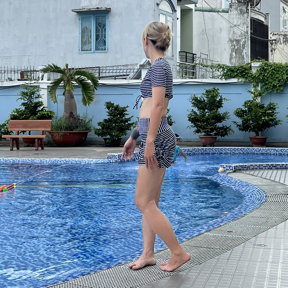 Đồ bơi nữ bikini 2 mảnh kín đáo tay ngắn áo croptop phối quần chân váy cạp cao dây rút tôn dáng đi biển QP015