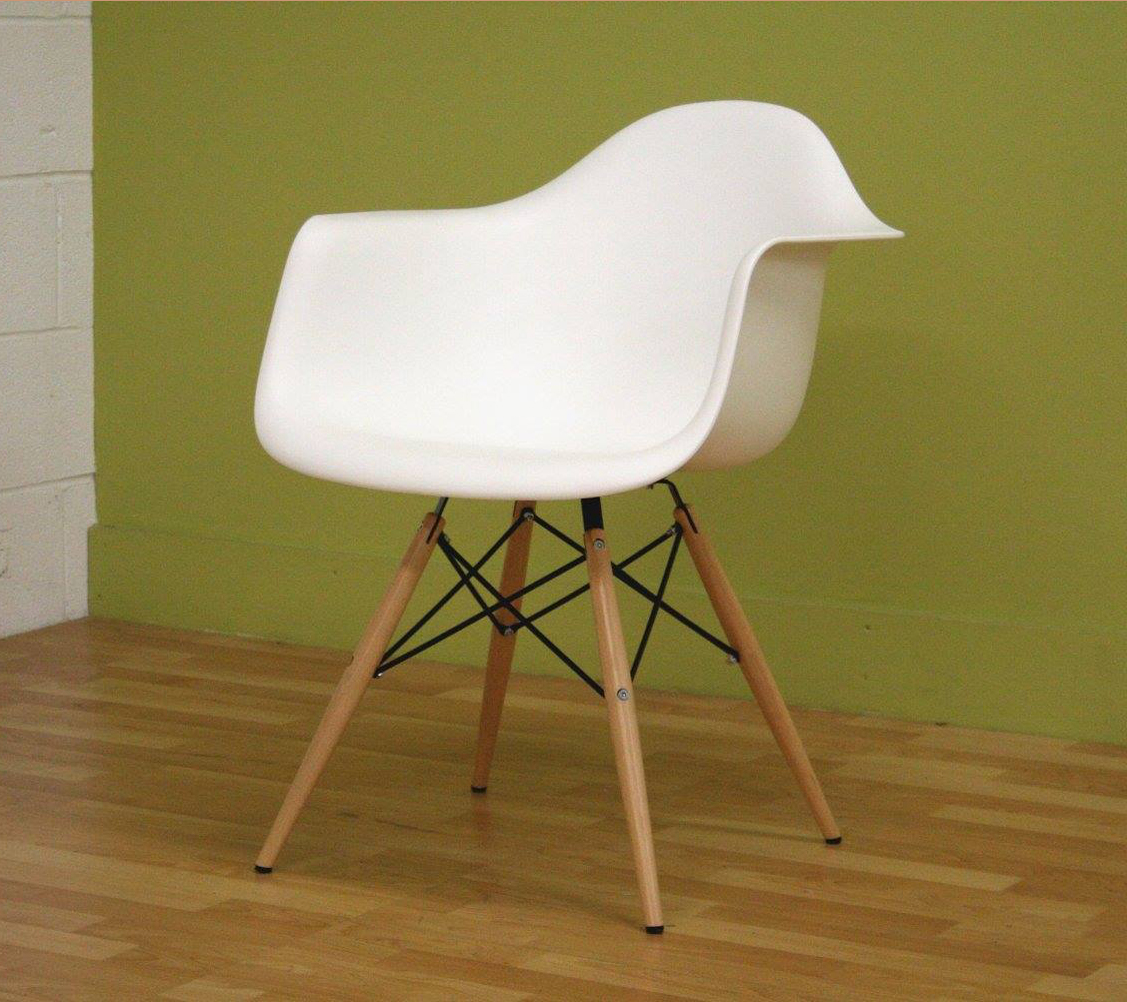 Ghế Eames nhựa có tay E03