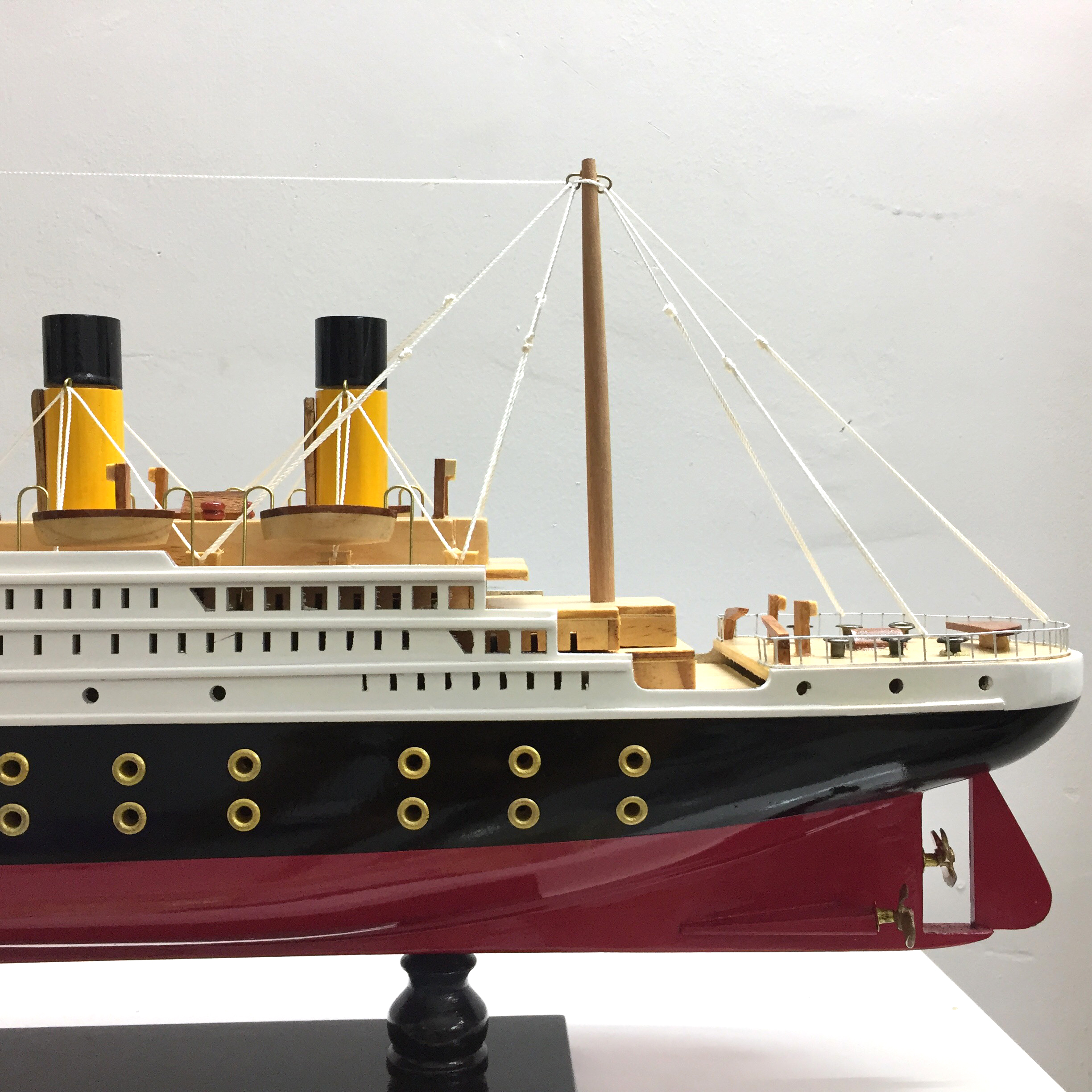 Mô Hình Du Thuyền Gỗ RMS Titanic (Thân 60cm - Gỗ Sơn)