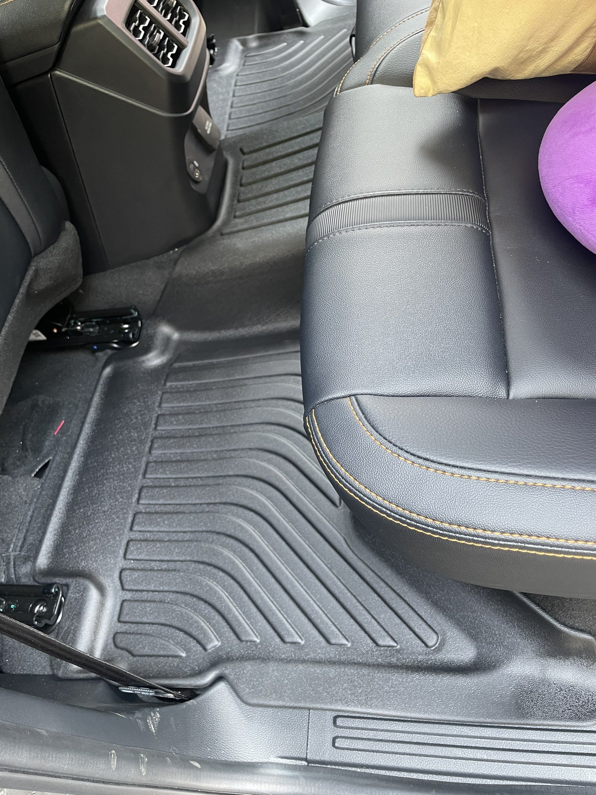 Thảm lót sàn xe ô tô Ford Ranger/ Ford Raptor  2022 + Nhãn hiệu Macsim chất liệu nhựa TPE cao cấp màu đen