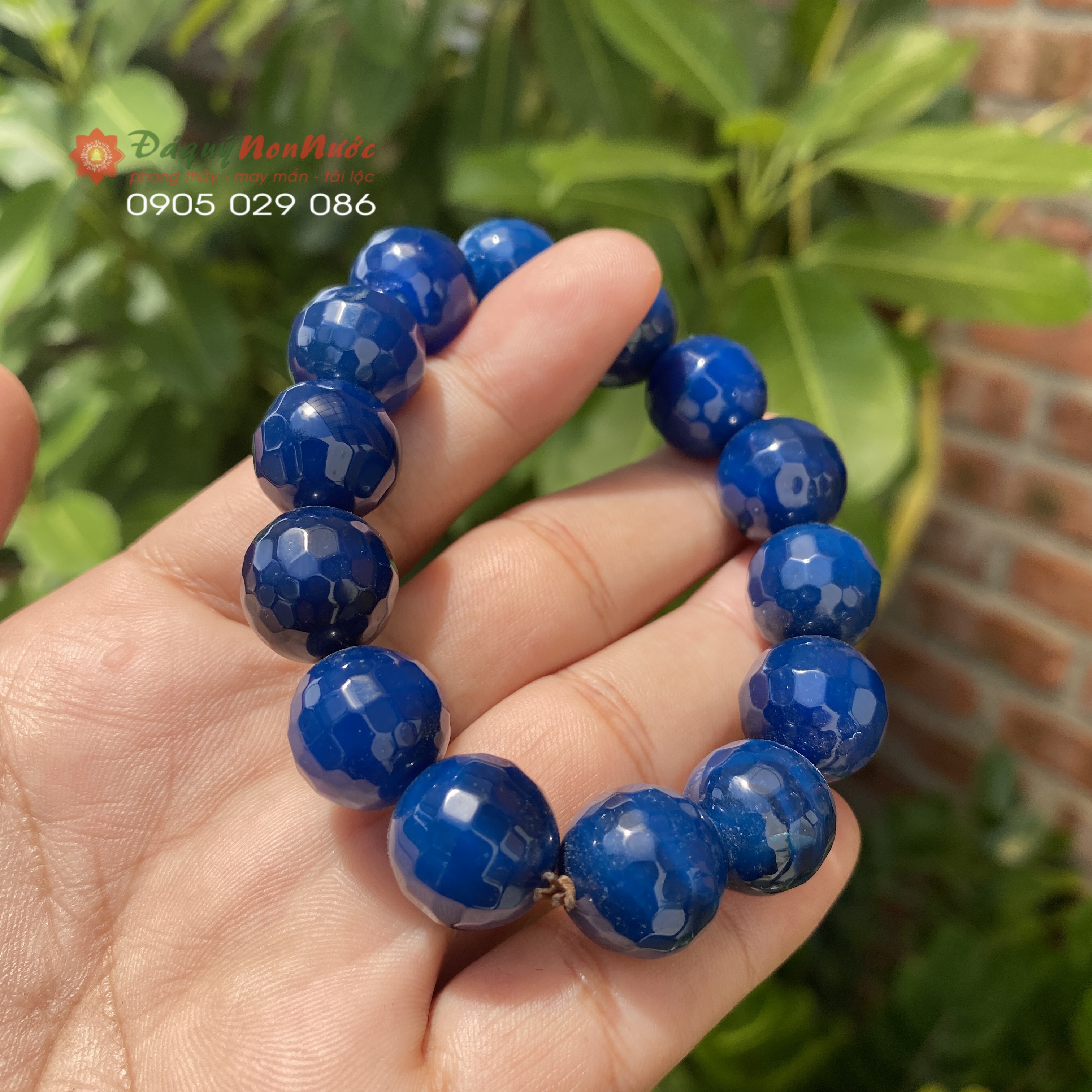 Vòng tay phong thủy mã não giác cạnh 14ly màu xanh dương