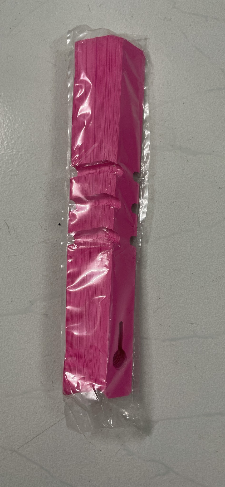 Thẻ treo ghi tên có khóa bó 100 tem