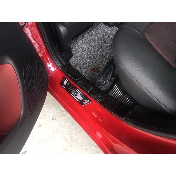Ốp bậc cửa, Nẹp Bước Chân Trong, ngoài Xe Hyundai i10 2014 - 2020 chất liệu Titan cao cấp