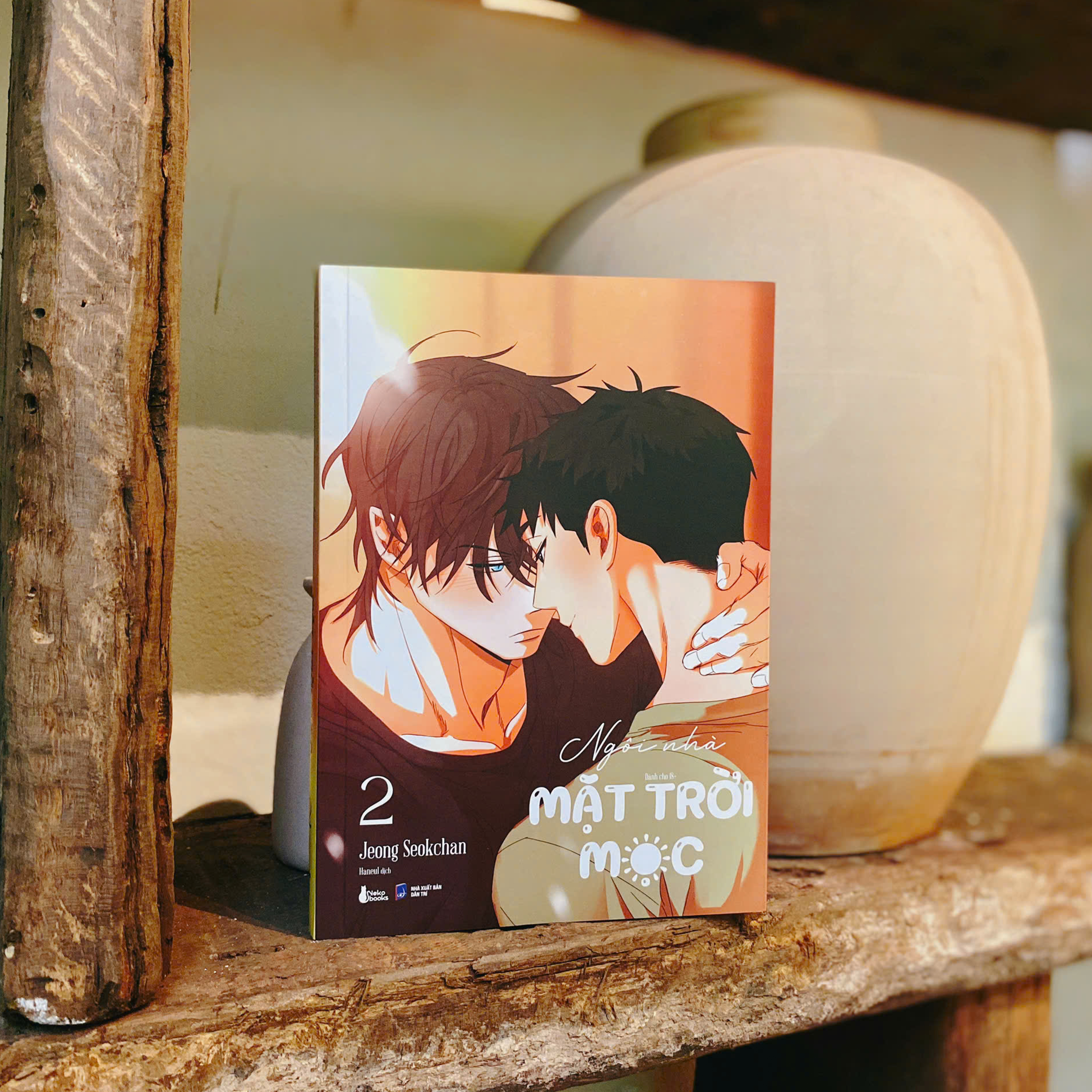 Sách - Ngôi Nhà Mặt Trời Mọc - Tập 2 - Tặng Kèm Tấm Sticker “Nhà Chúng Mình”