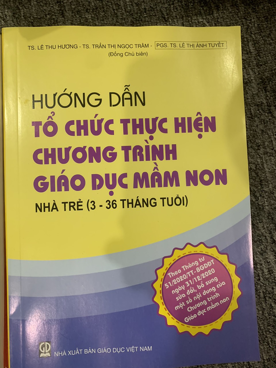 Hướng dẫn tổ chức thực hiện chương trình giáo dục mầm non (Combo 4 cuốn)