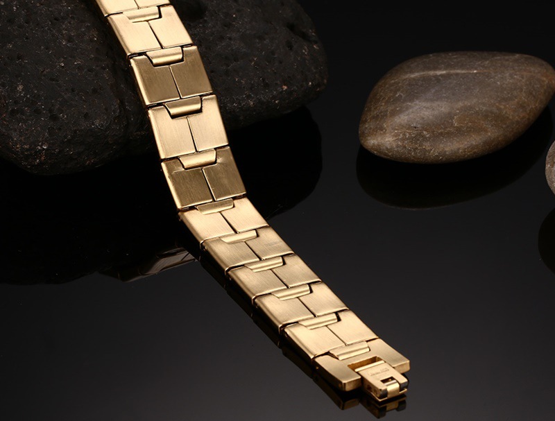 Vòng tay nam titanium cao cấp mạ vàng siêu bền màu bản rộng, tặng kèm hộp đựng sang trọng