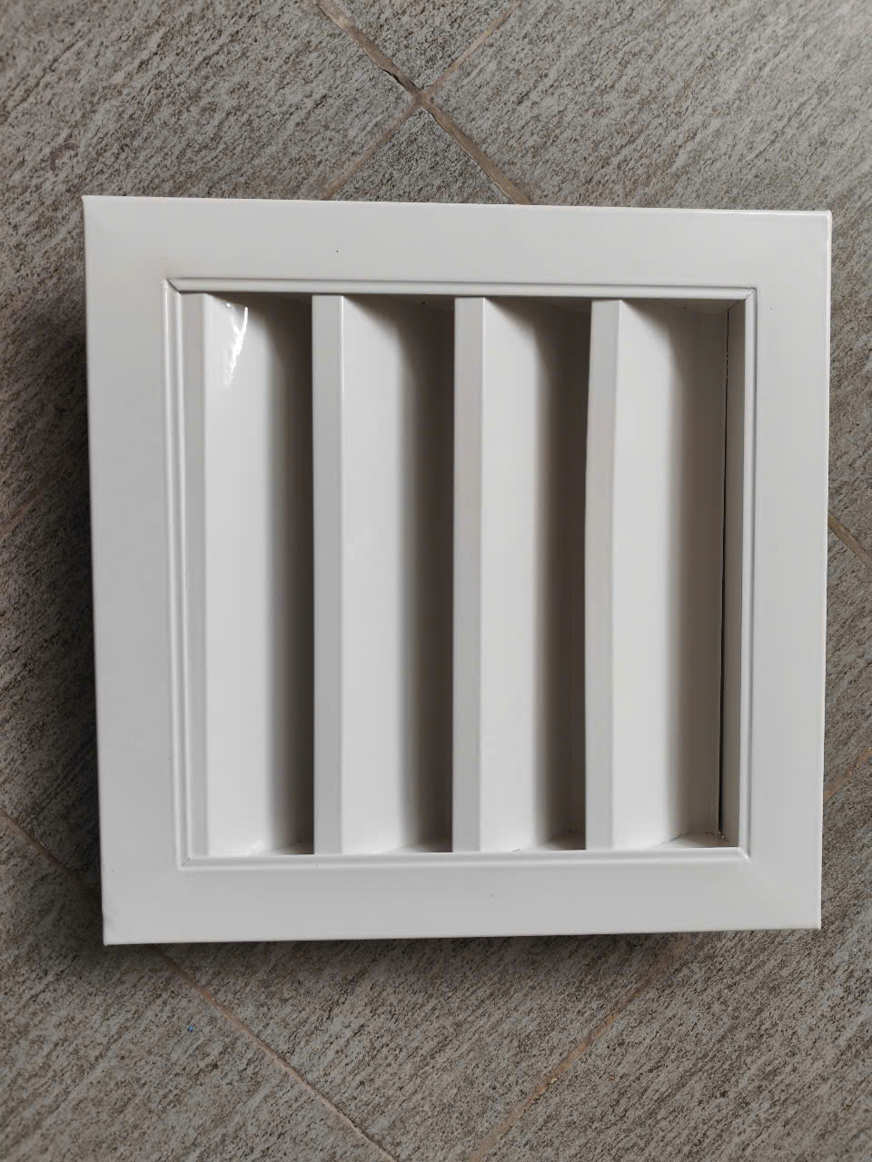 Miệng gió nan Z louver 450x450 kèm lưới chắn côn trùng lắp lỗ thông gió