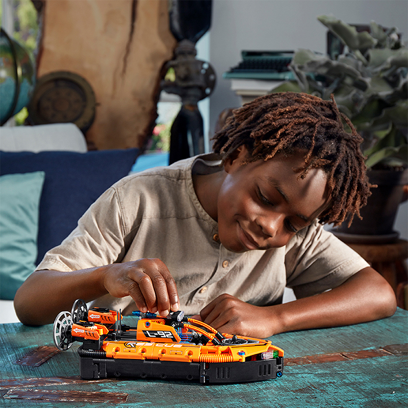 LEGO TECHNIC 42120 Ca nô Đệm Khí Cứu Hộ
