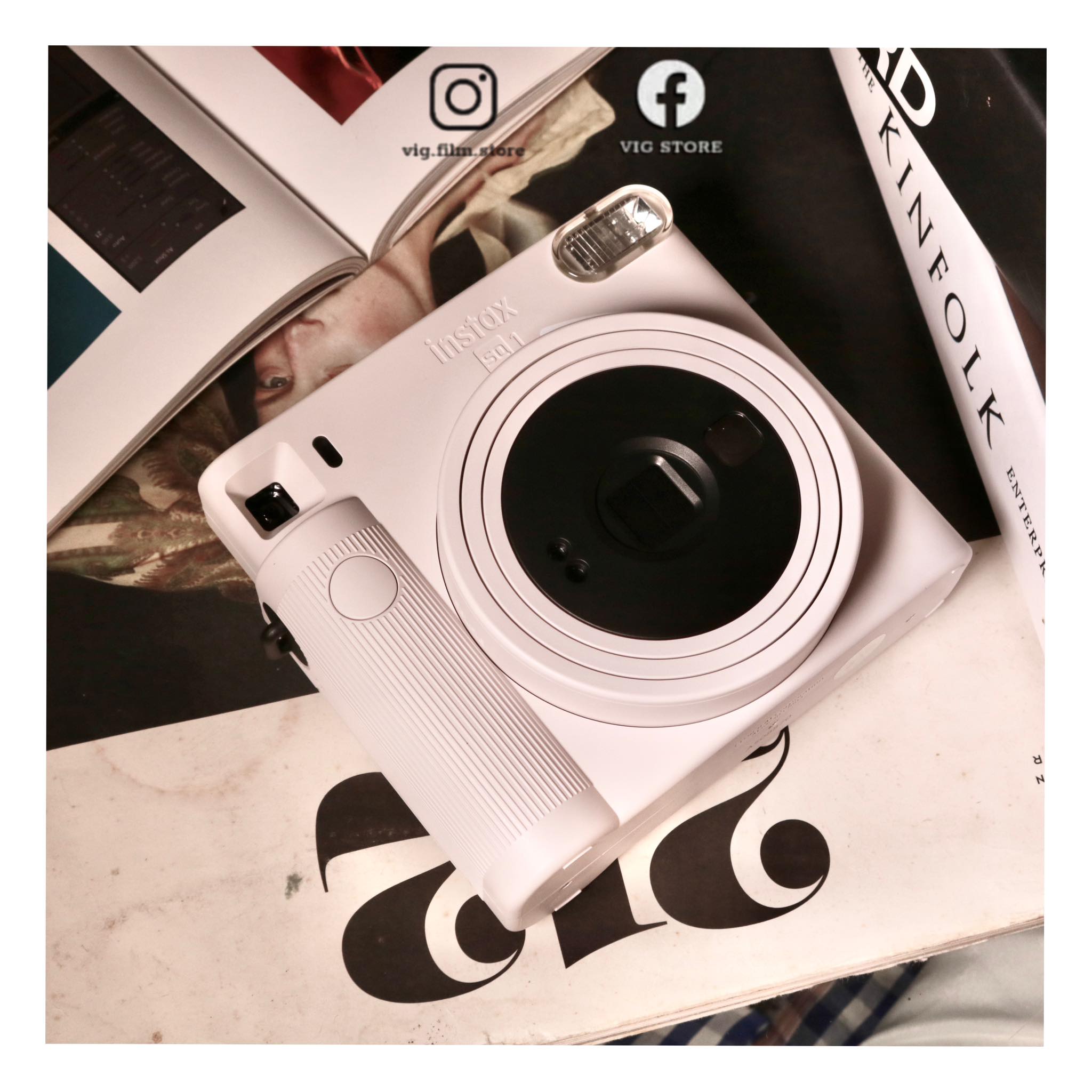 Máy ảnh chụp lấy liền Instax