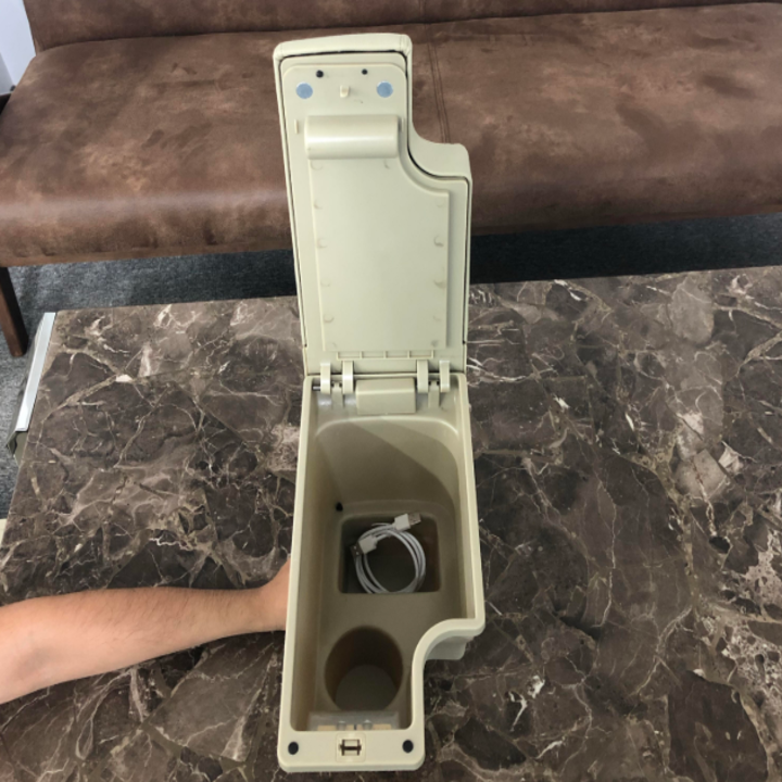 Bộ hộp tỳ tay ô tô cao cấp dành cho Mazda 2 dạng khối tích hợp 3 cổng USB MZDA - 2 màu: Đen và Be