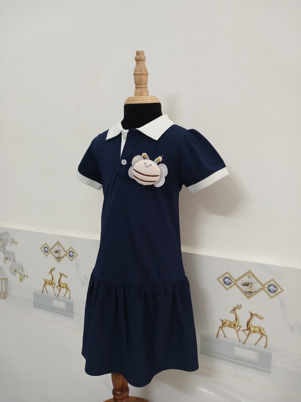 ĐẦM BÉ GÁI POLO XANH NAVY BEE BÈO LAI