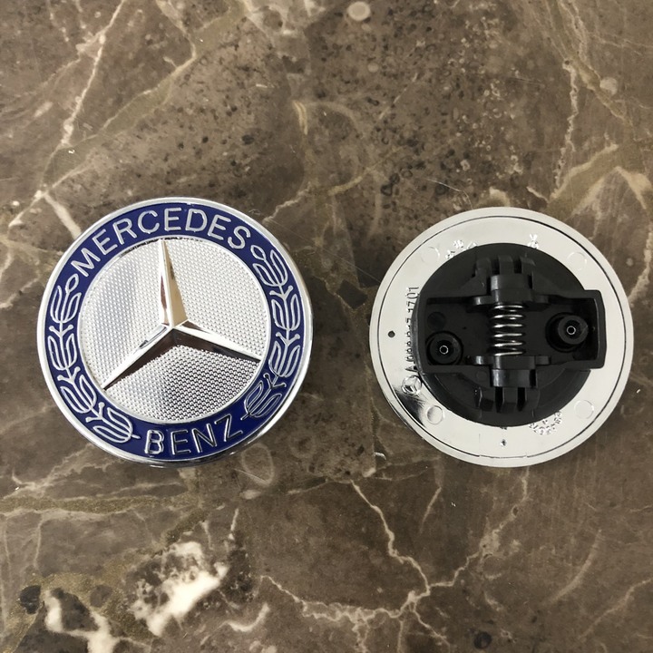 Logo nắp capo đầu xe ô tô Mercedes W204