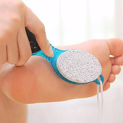 Dụng cụ chà  gót chân đa năng  4 in 1 ,tẩy tế bào chết , giúp gót chân mềm mịn và  hồng hào , có móc treo tiện dụng