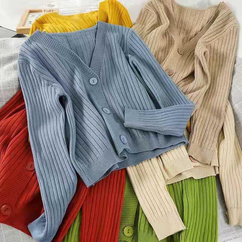 Áo len cổ V mỏng, áo cardigan nữ croptop 3 khuy freesize ulzzang Junnie Closet