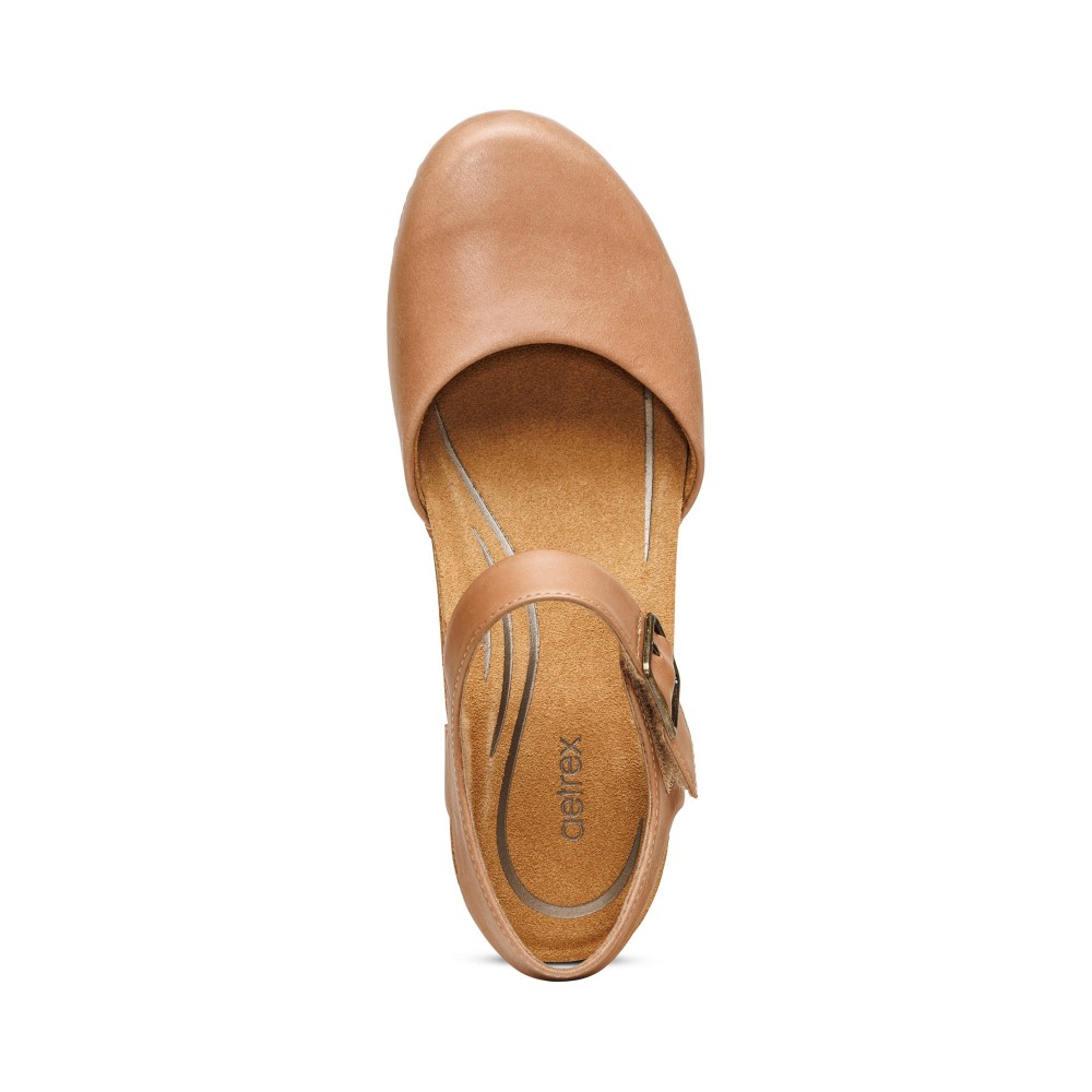 Sandal cao gót sức khỏe nữ Aetrex Finley Camel - Giày cao gót bít mũi, đế đệm da êm nhẹ