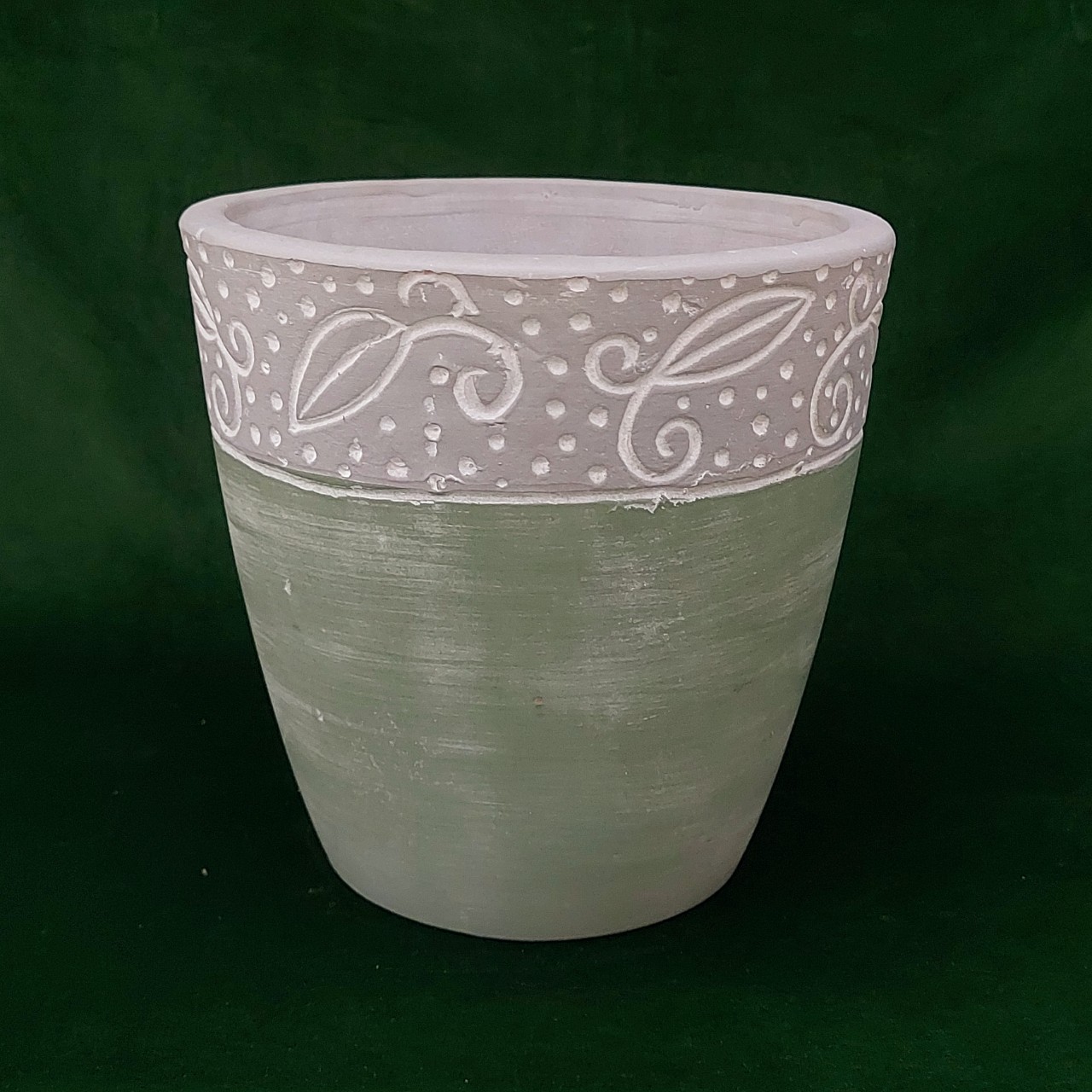 Chậu trồng cây, chậu đất nung sơn wax xanh lá phủ trắng khắc hoa Bông Garden House trồng cây cảnh các loại