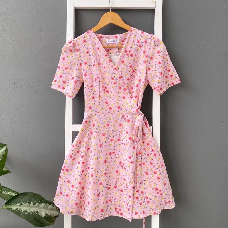 Đầm nữ hoa nhí cổ V đắp chéo tà cột eo mini ngắn trên gối - NA9