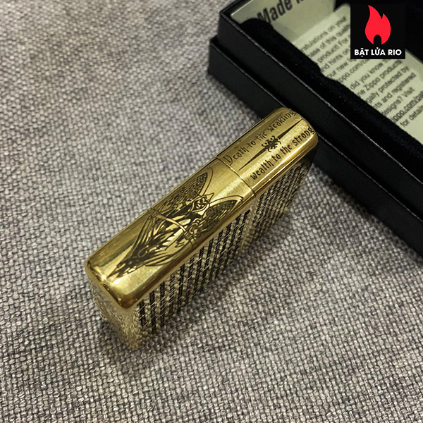 Bật Lửa Zippo Brass 254B Khắc Thanh Kiếm Và Đầu Lâu 5 Mặt – Zippo 254B.Tkdl