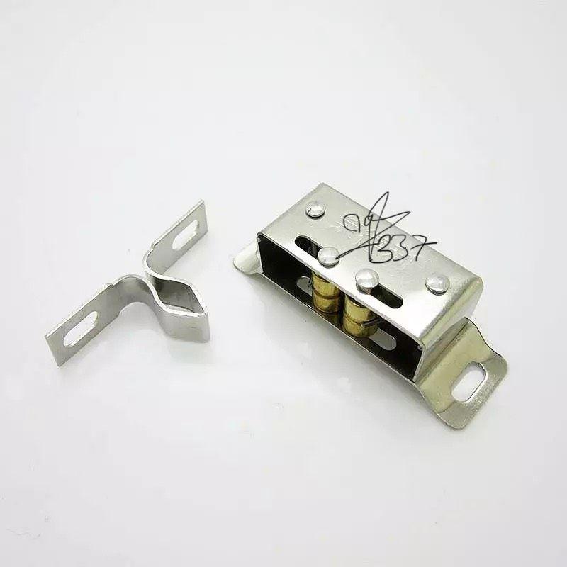 Chốt kẹp cửa tủ chất liệu inox
