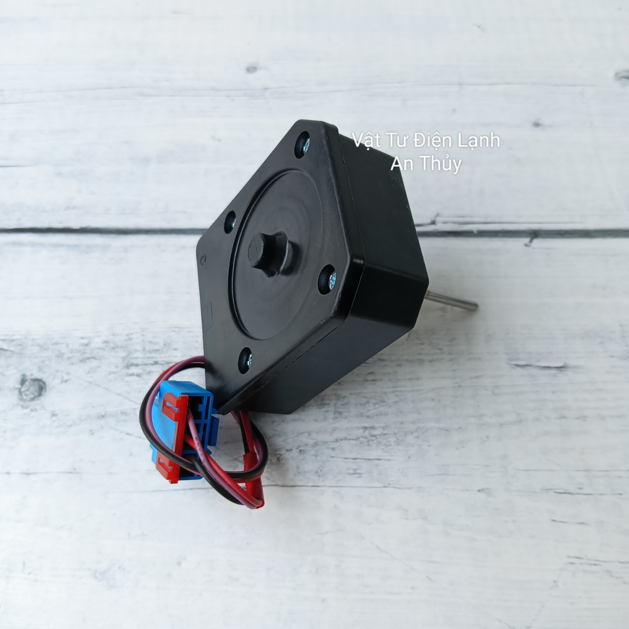 Quạt tủ lạnh sứ LG 13V 3 dây ngắn tem đỏ