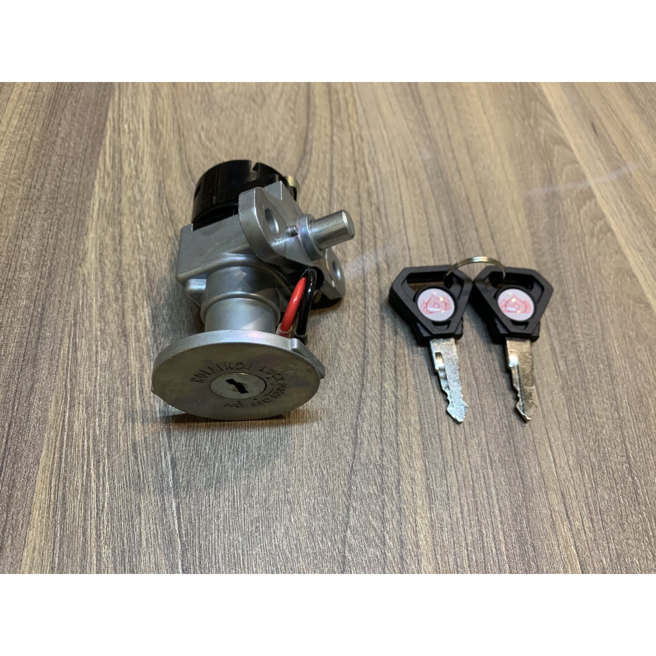 Khóa trước dành cho xe Taurius.