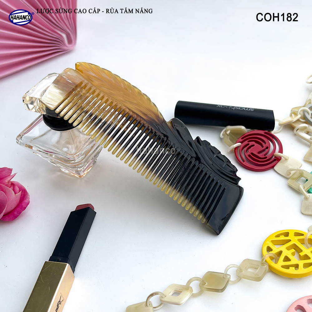 Lược Sừng Màu Vân Nưa Bằng Đầu Rùa Tắm Nắng Đục Khắc Tinh Xảo - có thể bỏ túi - COH182