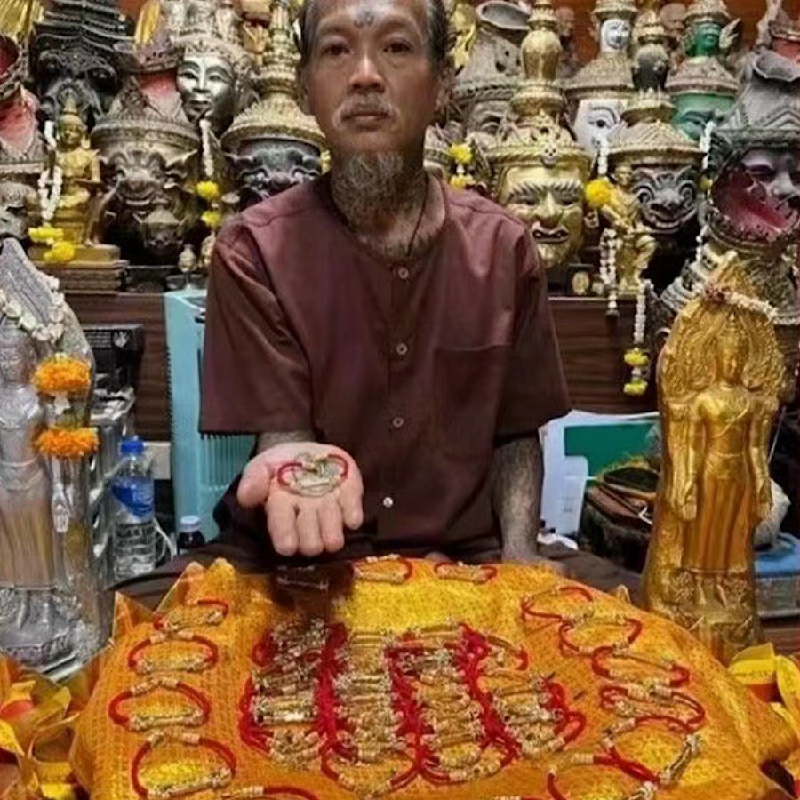 VÒNG TAY , LẮC TAY DÂY CHỈ ĐỎ TÀI LỘC VÀ BÌNH AN THÁI LAN MÀU ĐỎ