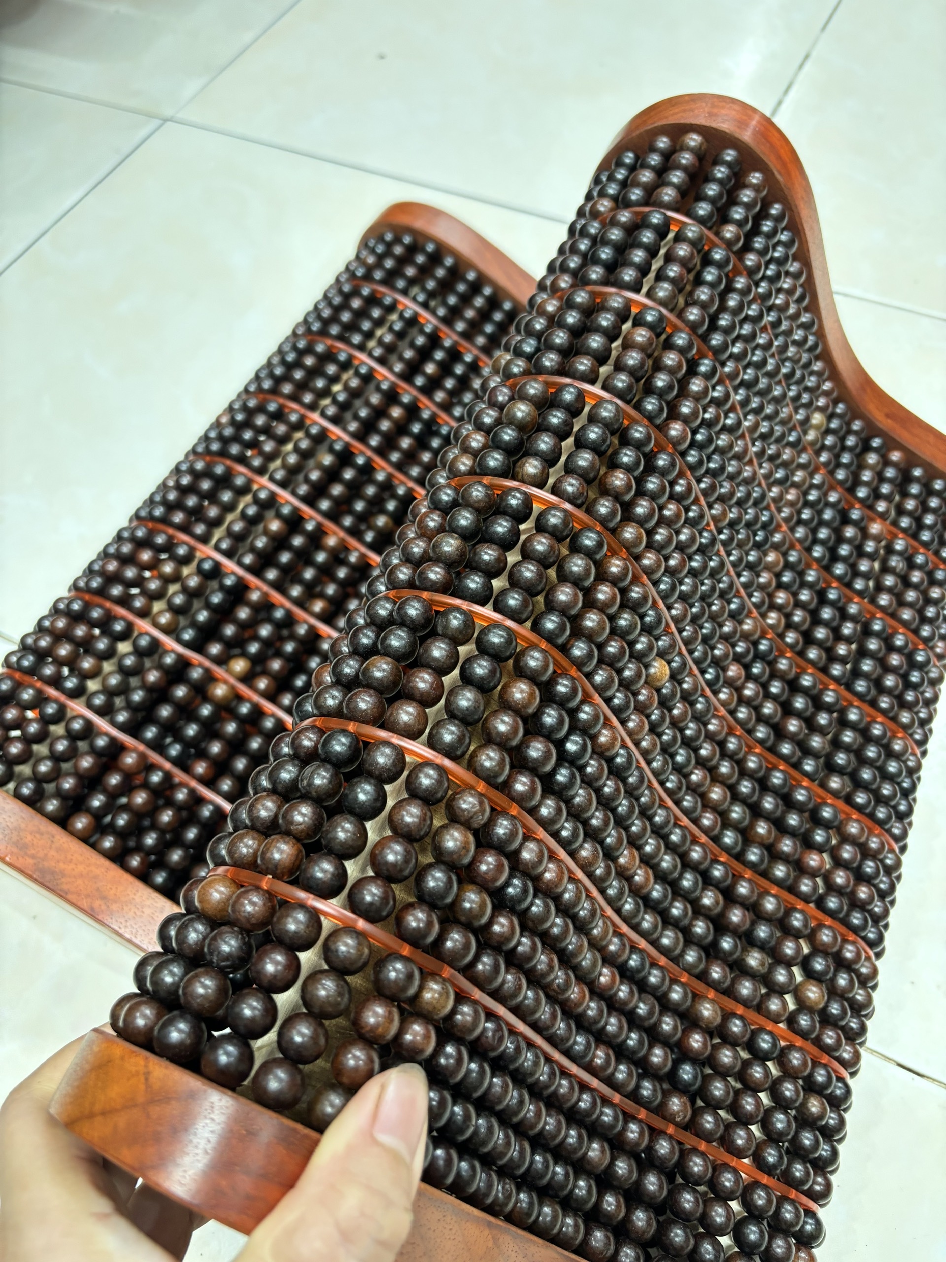 Gối Công Thái Học Gỗ Mun Cao Cấp - Kích Thước 43cmx24cmx8/4cm ( video , hình thật )