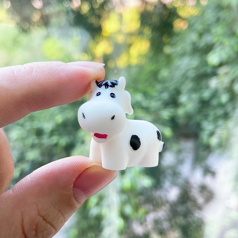 Tiểu cảnh mini ️ Bò sữa trắng đáng yêu trang trí tiểu cảnh sen đá, sân vườn, bể cá, bể terrarium