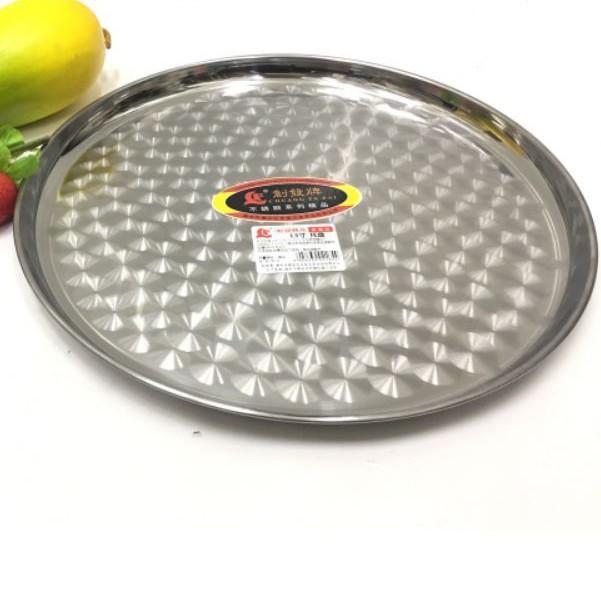 Mâm inox tròn 304 hình tròn phù hợp để bưng bê, bề mặt khay có họa tiết - có đủ size dễ lựa chọn.
