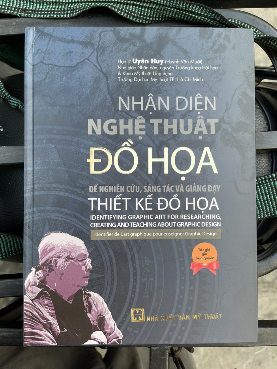 Nhận Diện Nghệ Thuật Đồ Họa - Để nghiên cứu , sáng tác và giảng dạy Thiết Kế Đồ Họa ( Tặng kèm sổ tay xương rồng )