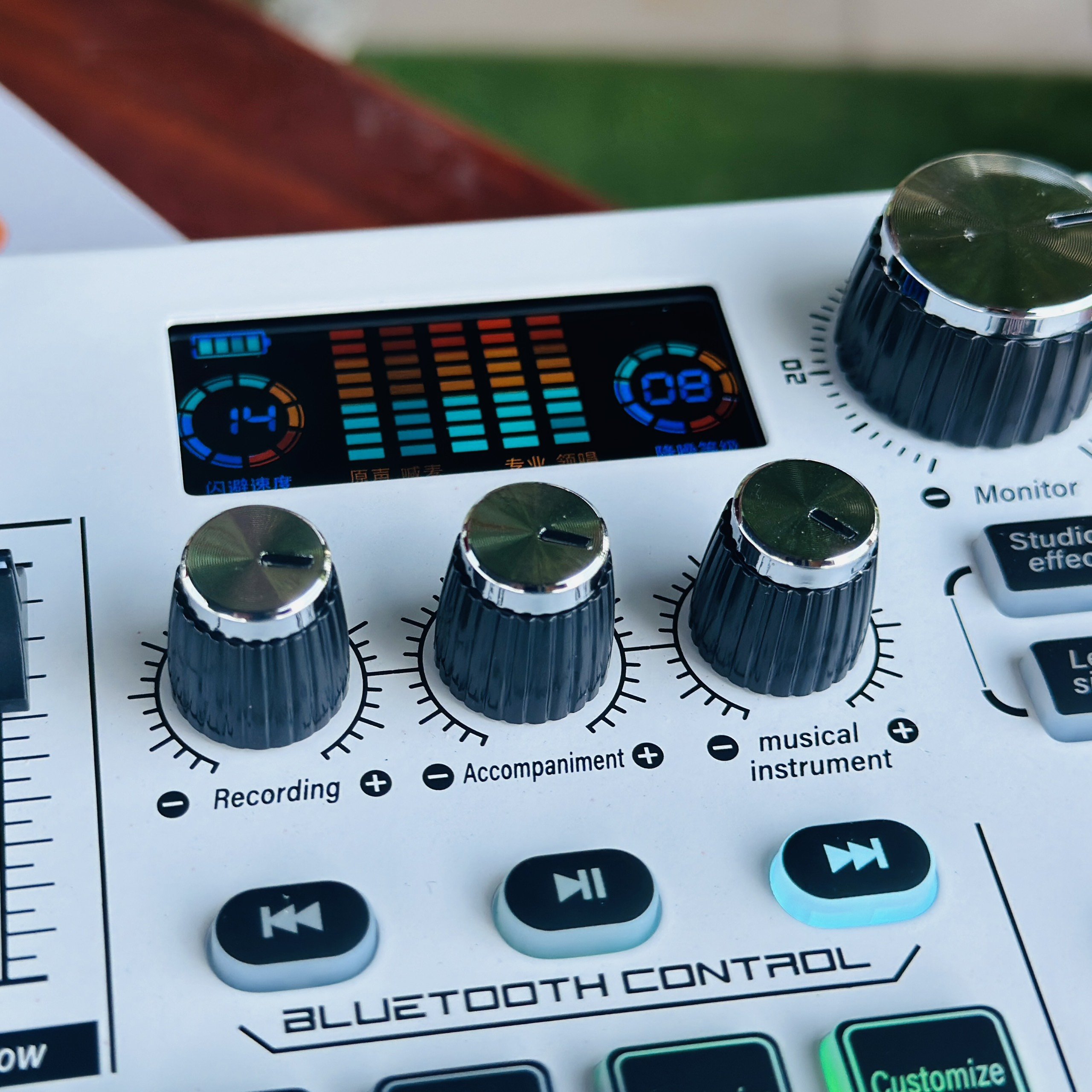 Soundcard X7 Mới Nhất 2024 - Hỗ Trợ Micro 48V, Tích Hợp Hiệu Ứng Auto Tune, Điều Chỉnh Giọng Hát, Nhiều Hiệu Ứng Âm Thanh Cao Cấp Hàng Chính Hãng