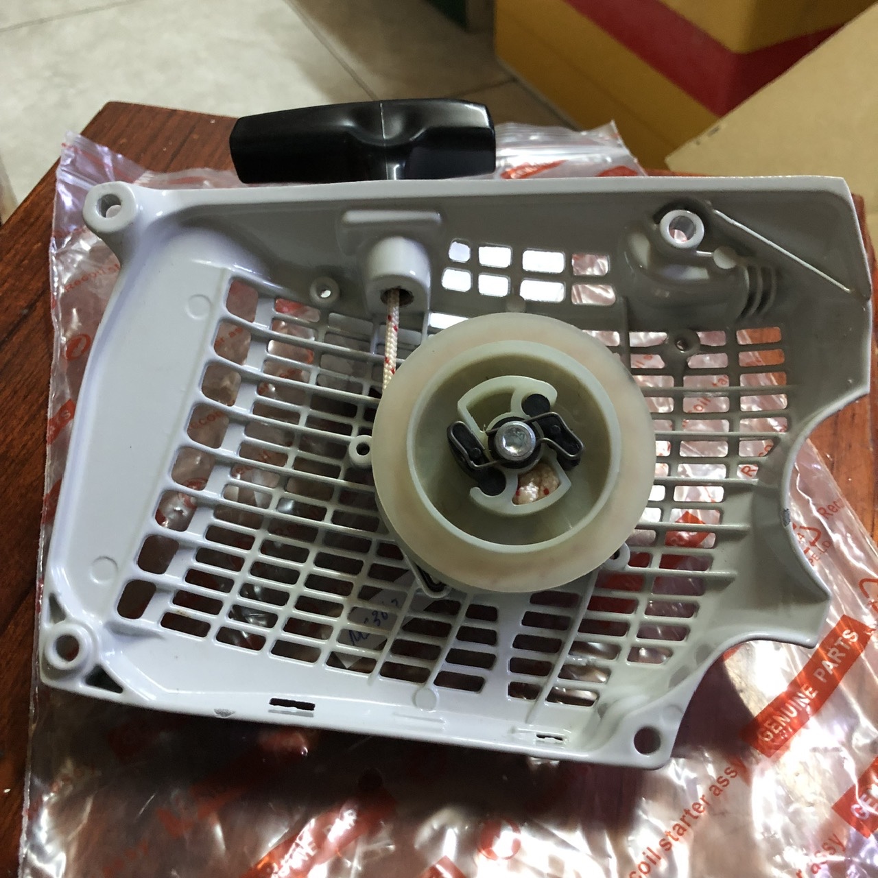 Ốp giật  dùng cho  máy cưa xích STILH MS362 MS362C