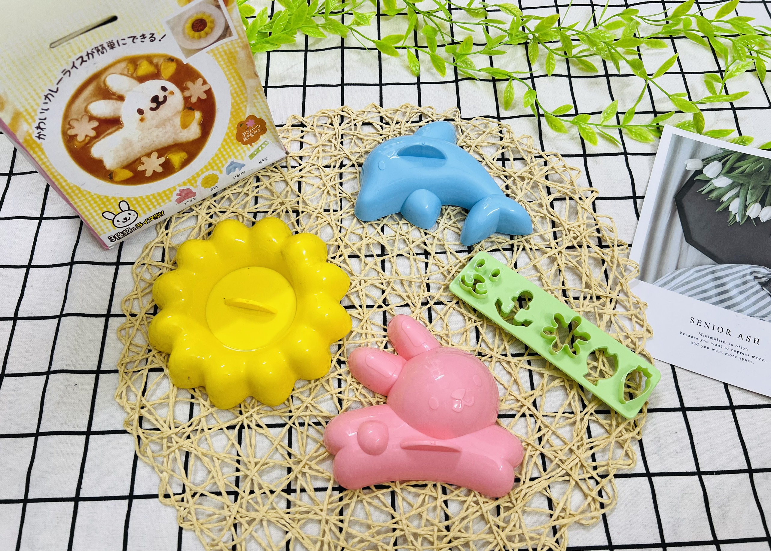 Khuôn ép cơm hình thỏ - cá heo - hoa