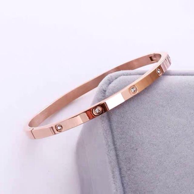 Vòng tay titan nữ không đen V35