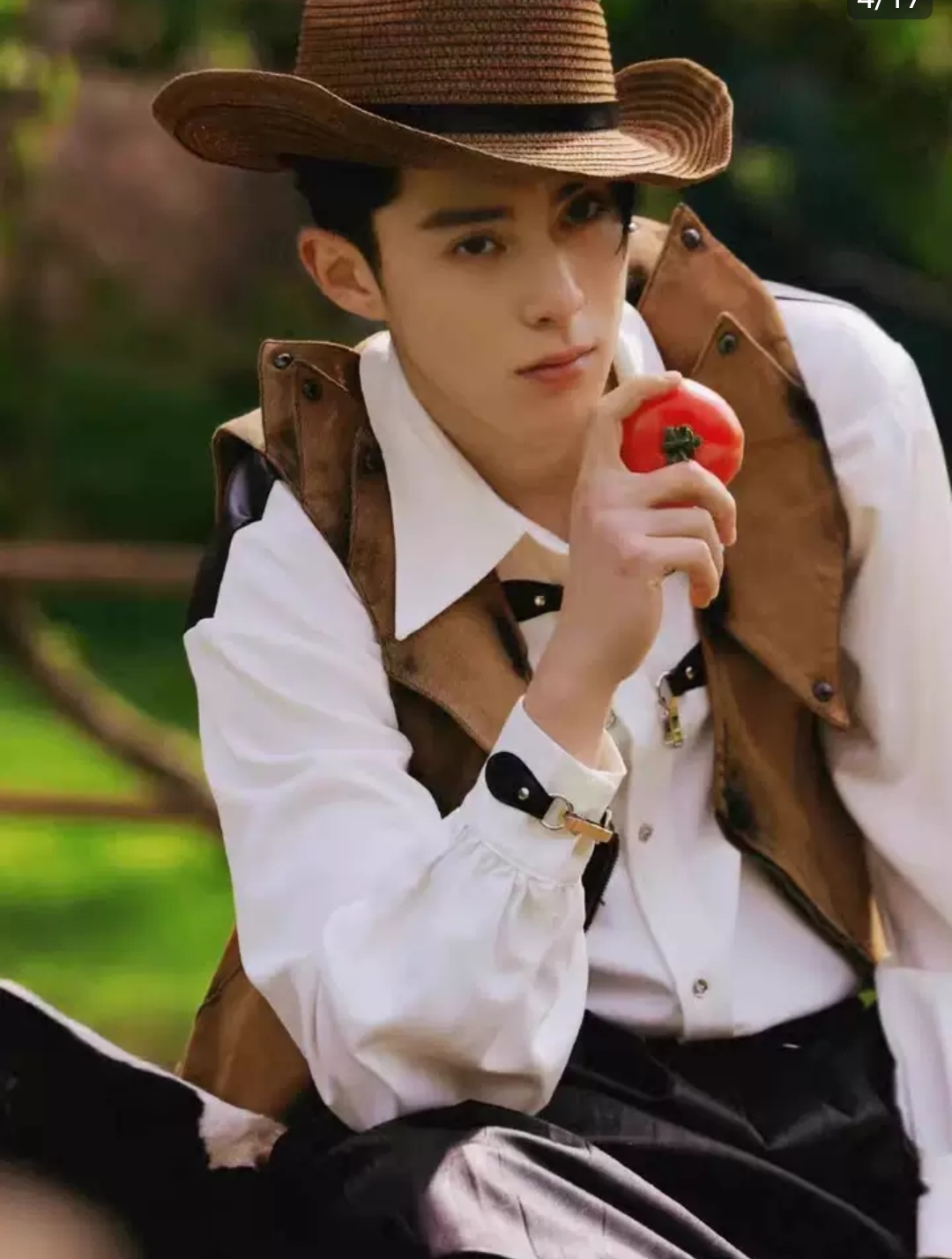 Nón mũ cói cao bồi phong cách Hàn Quốc dành cho cả nam và nữ. Thiết kế đẹp, màu trắng kem nâu nhạt nâu dậm. Kiểu dáng gập gọn tiện lợi.    * Sản phẩm mang phong cách Hàn Quốc Dona25060101