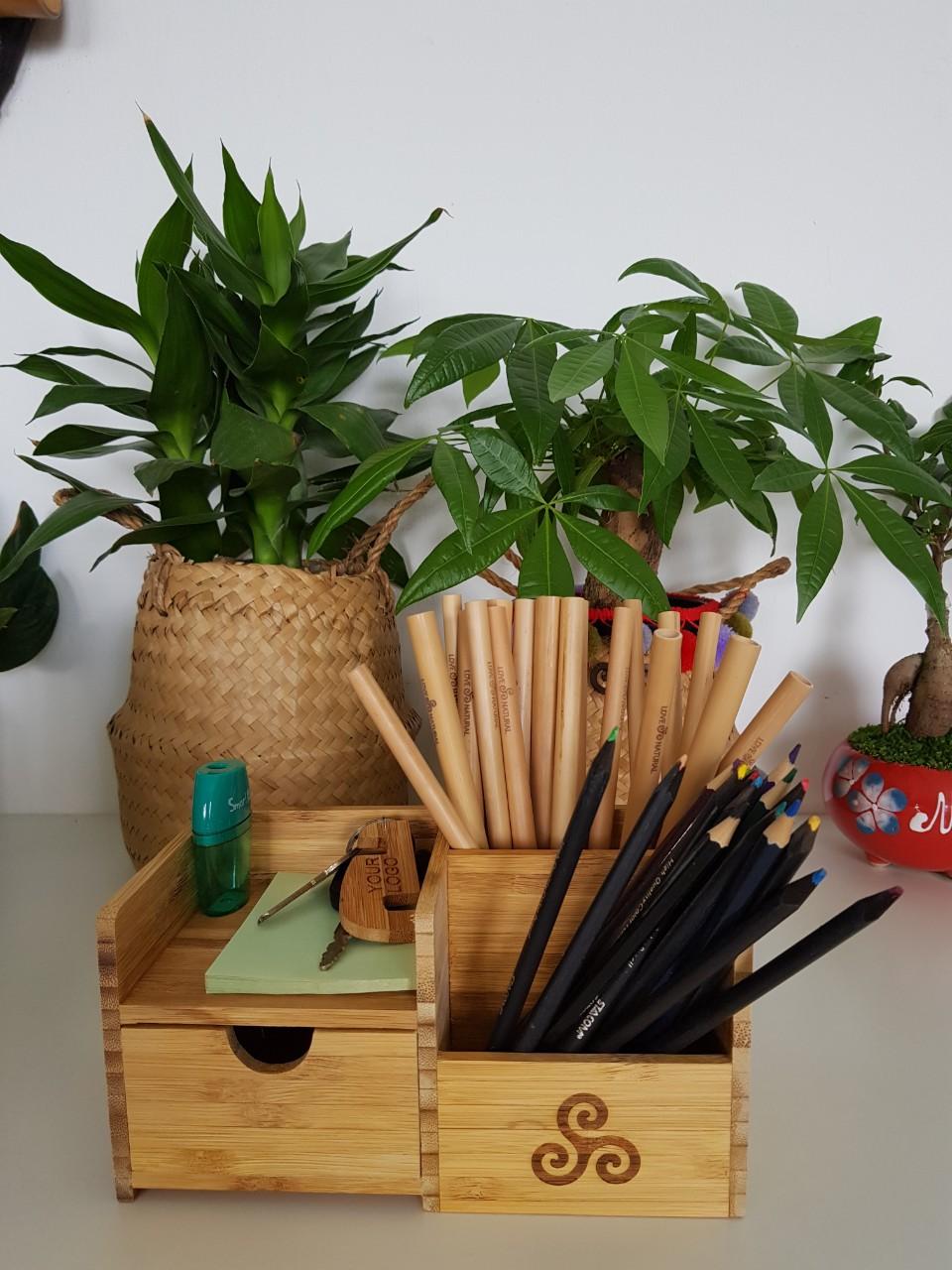 Kệ bút bằng Tre để bàn đựng đồ văn phòng phẩm (Bamboo mini office).+ Tặng 2 ống hút Tre