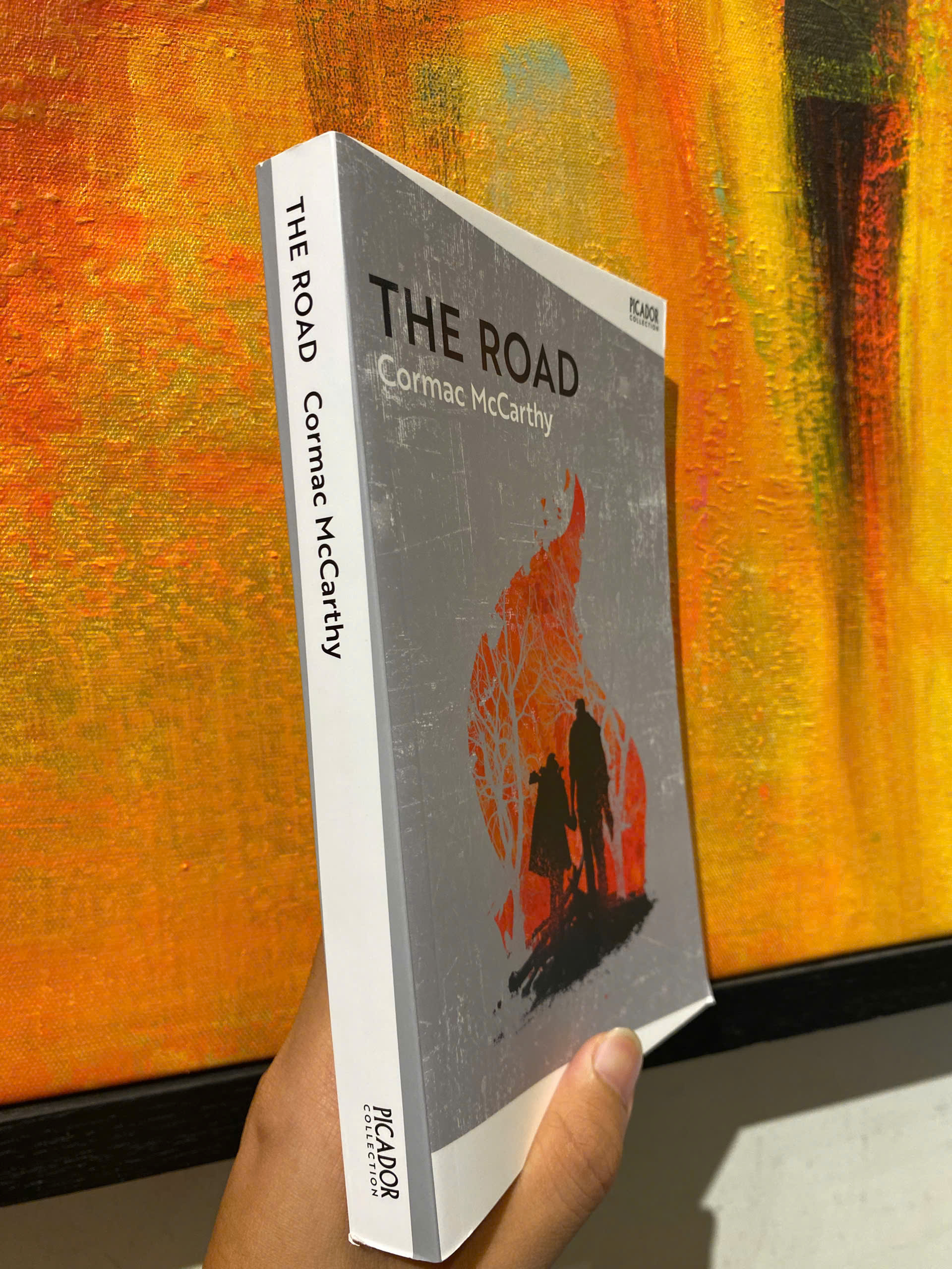 Sách - The Road: Pulitzer Prize Winner &amp; National Bestseller by Cormac McCarthy - English Novel / Sách Ngoại văn Nhập khẩu