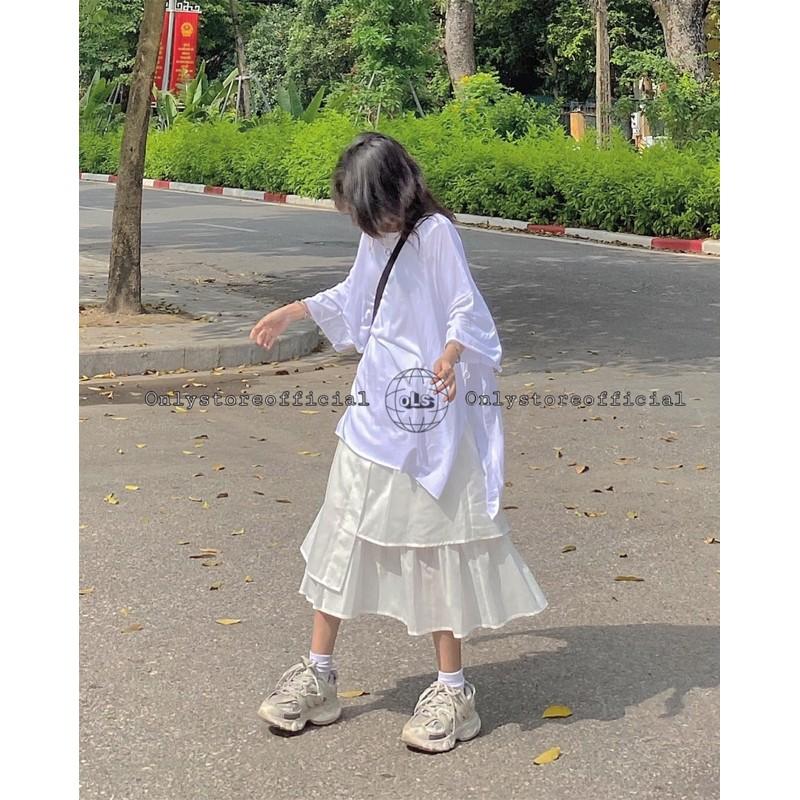 Áo xẻ tà oversize và chân váy tà lệch