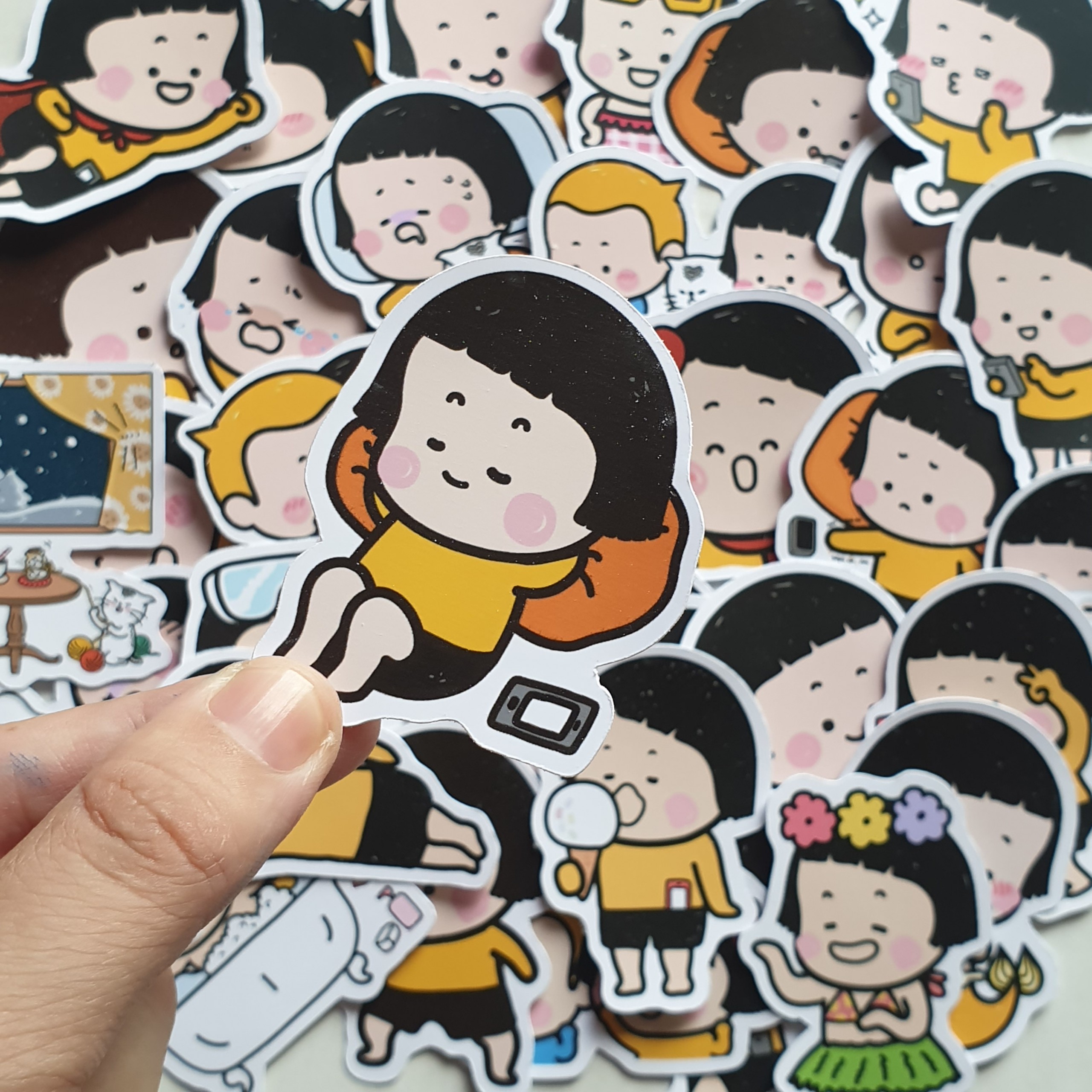 Hình ảnh Bộ sticker mim mobile girl trang trí mũ bảo hiểm, laptop, ván trượt, sổ tay, note book, laptop