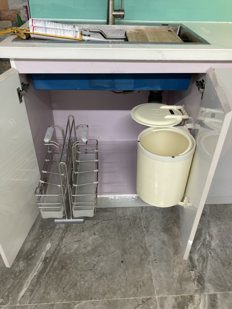 Thùng rác gắn cánh Euromax