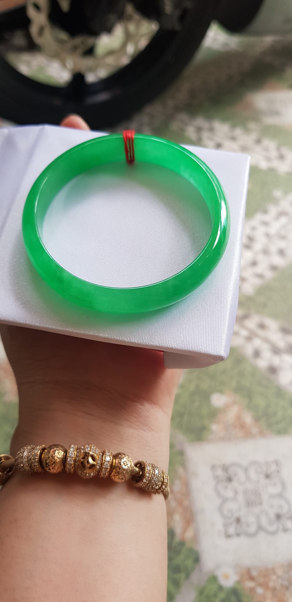 Vòng Đeo Tay Mới Đá cẩm thạch Bản HẸ LÝ Sao 52mm Xanh Lá Tươi bóng đẹp Size 52mm x cao 10mm x dầy 5mm Nữ mệnh Mộc Hỏa 50kg - 54kg Món Quà Ý nghĩa Anh Chị tặng chính bản thân mình, Mẹ, Vợ, người thân yêu ạ
