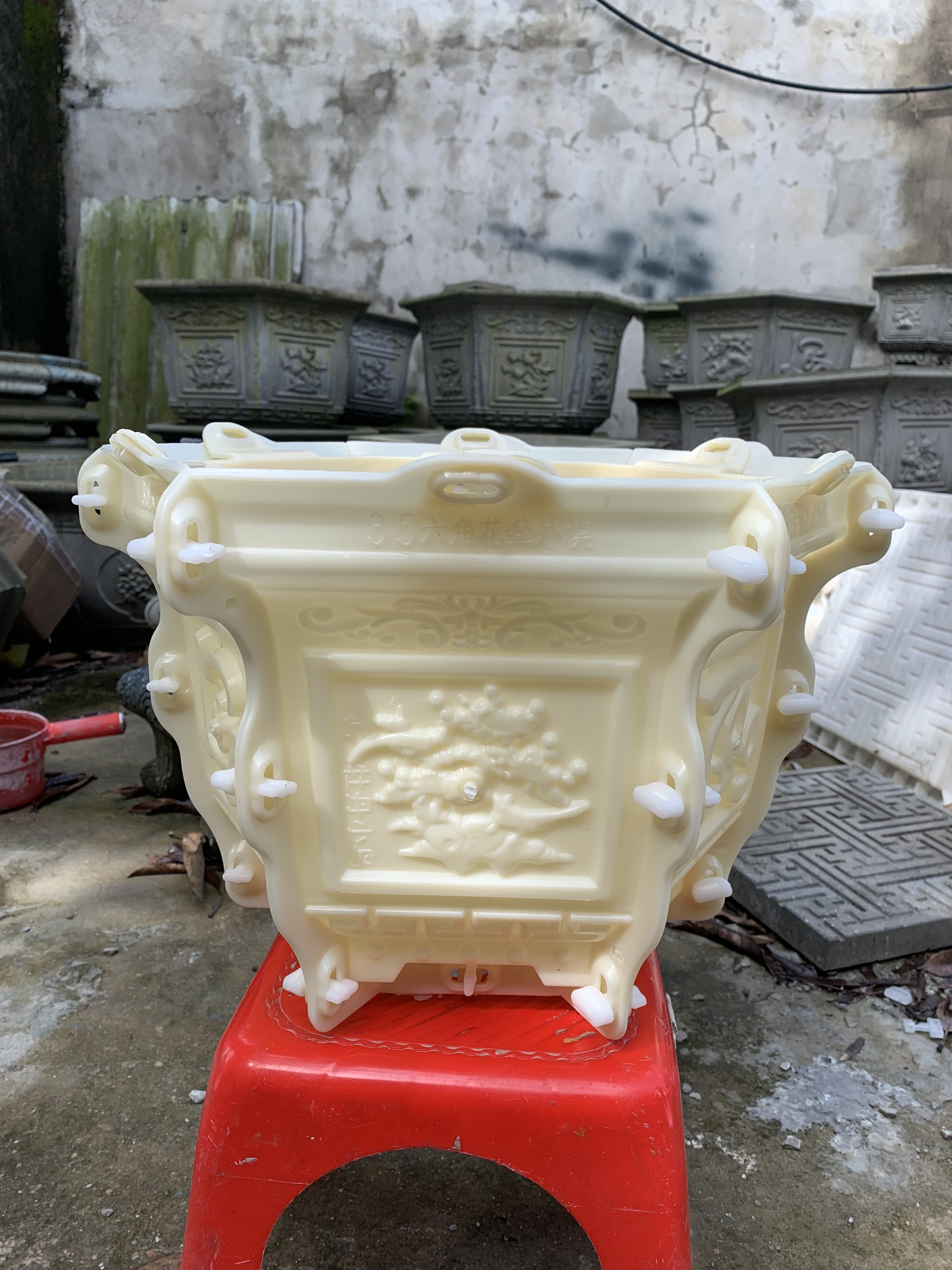 Khuôn chậu lục giác 35cm , khuôn đầy đủ lòng trong, đa dạng hoa văn, dễ dàng thi công
