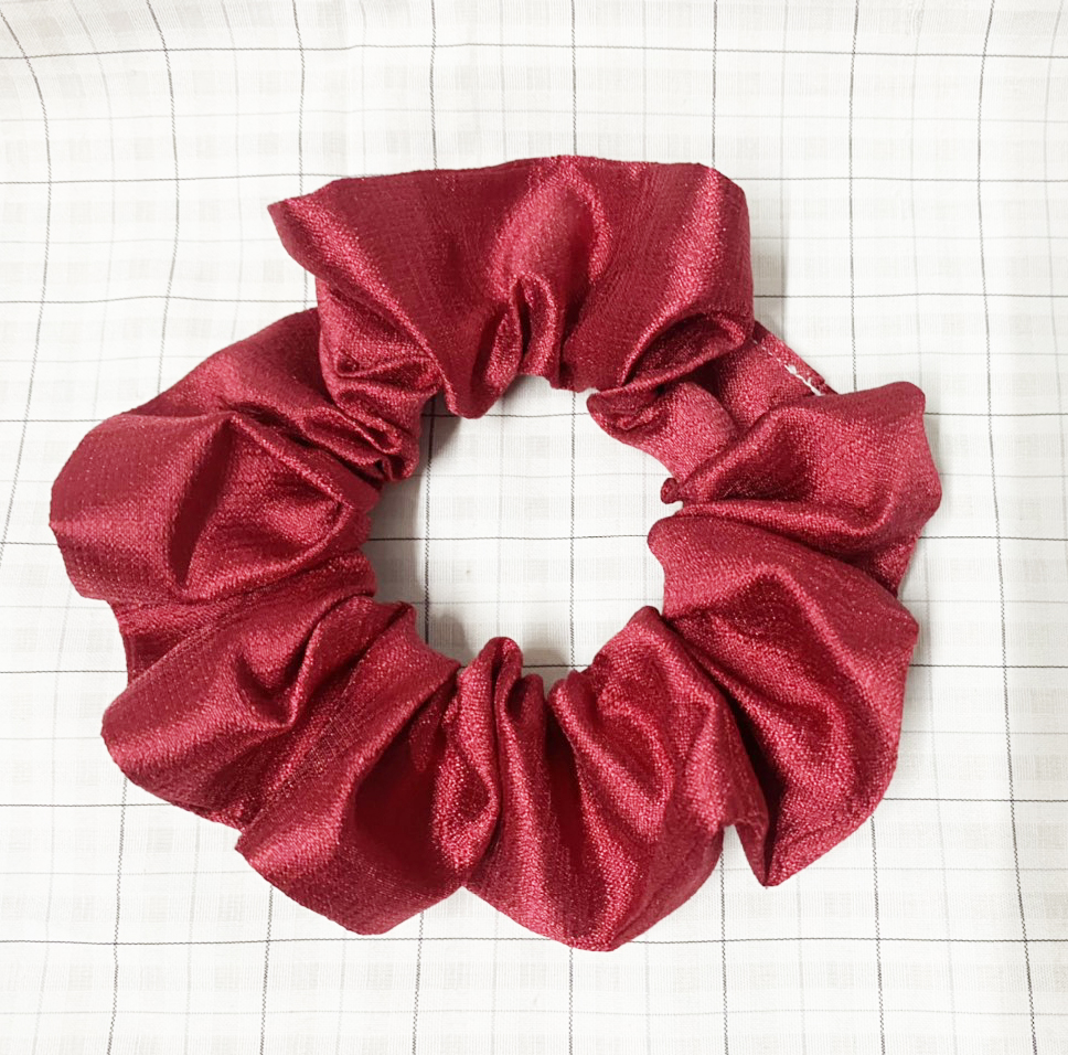Cột tóc scrunchies vải dày màu đổ đô ánh kim, đeo cột tóc đều đẹp - loại big size