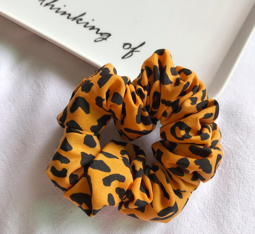 SET 3 CỘT TÓC VẢI SCRUNCHIES DA BEO, BUỘC TÓC ĐEO TAY THỜI TRANG NỮ  - MÀU NGẪU NHIÊN