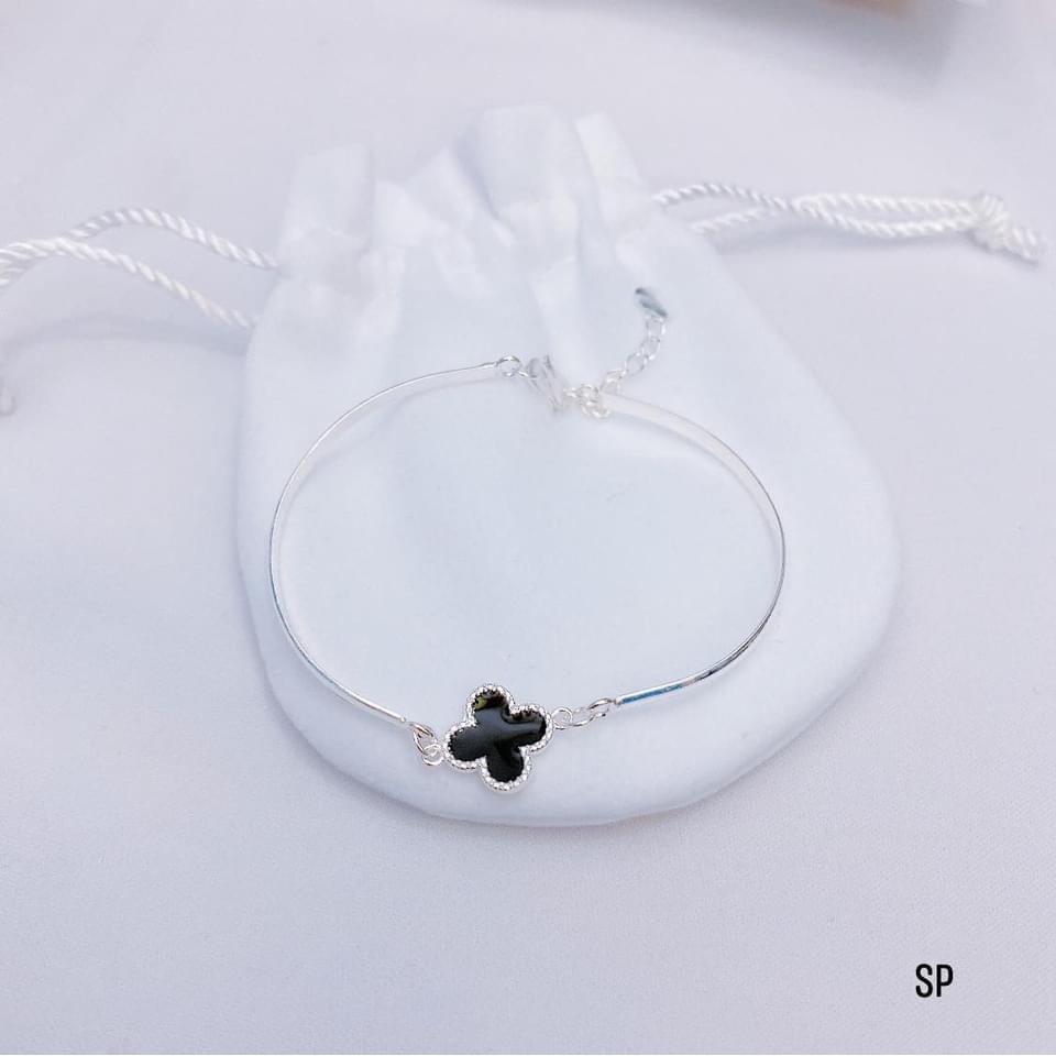 Lắc tay nữ SIÊU HOT vòng tay bạc nữ cỏ 4 lá sơn đen mặt thiết kê đọc lạ, mới nhất năm nay